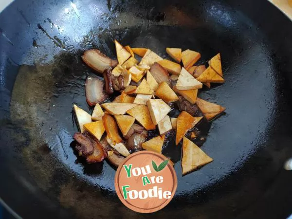 Stir fried pork with soy sauce and dried tofu