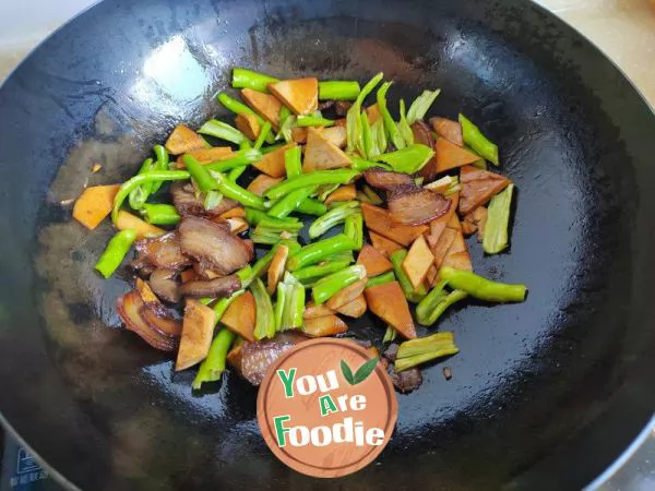 Stir fried pork with soy sauce and dried tofu