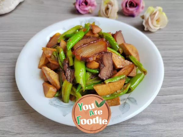 Stir fried pork with soy sauce and dried tofu