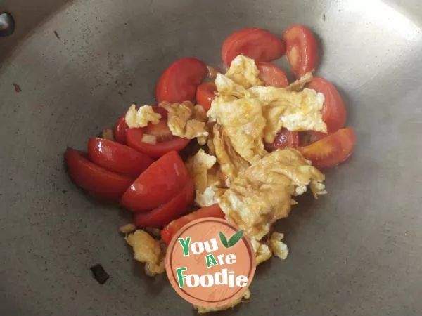 Scrambled egg with tomato