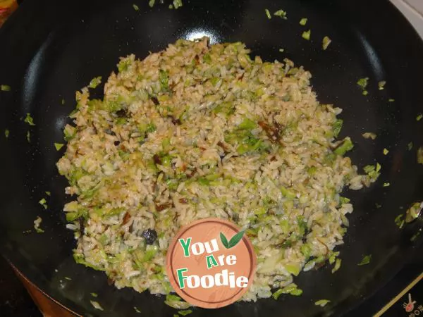 Fried rice with olive vegetables - delicious for one person on weekends~