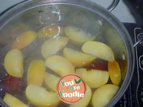 [health soup pot] simple and delicious -- apple and hawthorn sweet soup