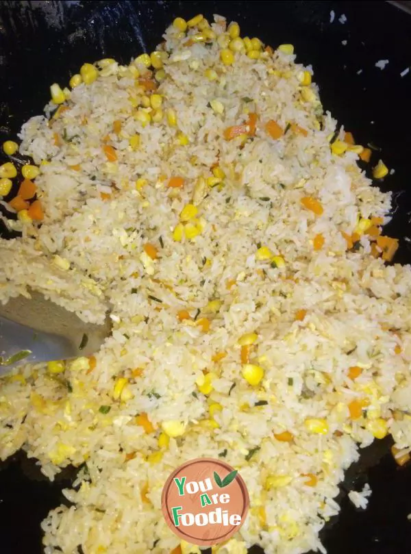 Fried rice with corn, carrot and egg