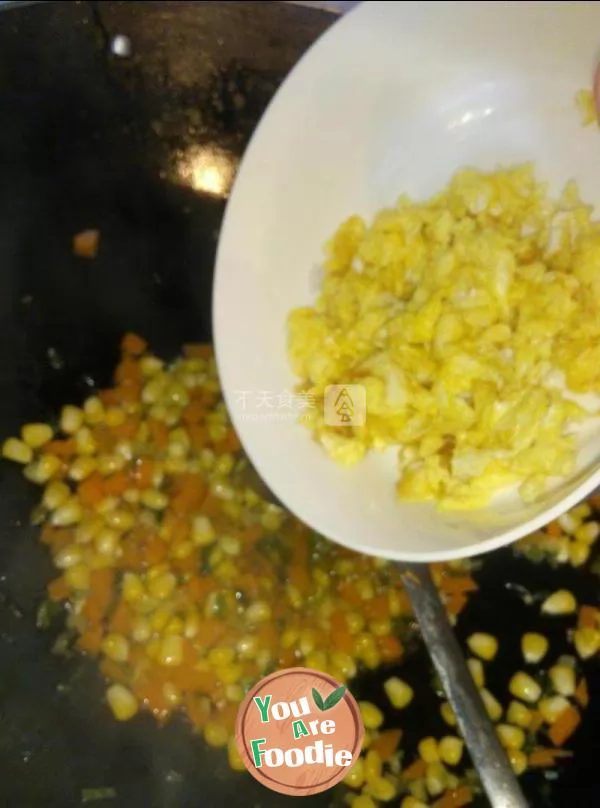 Fried rice with corn, carrot and egg