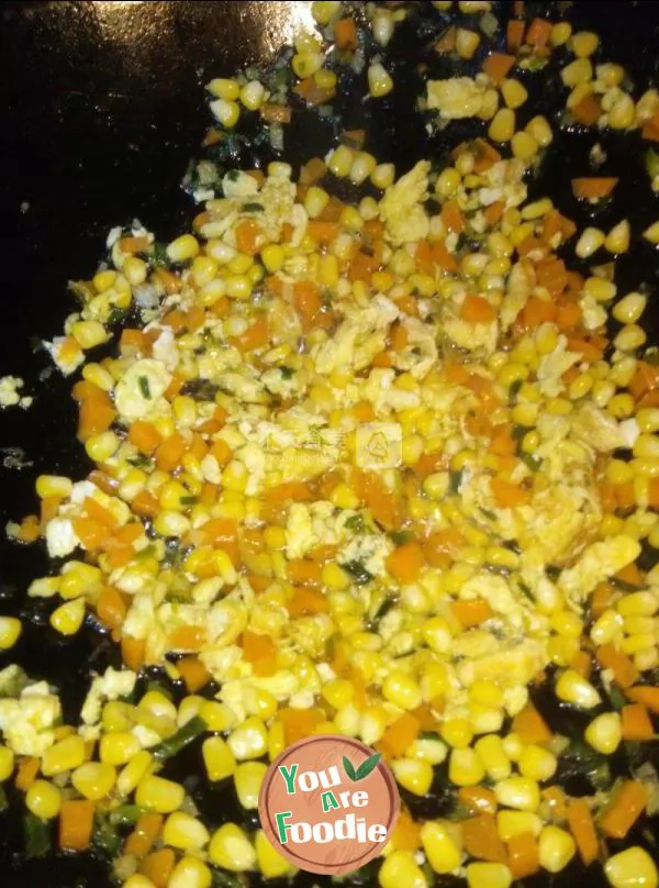 Fried rice with corn, carrot and egg