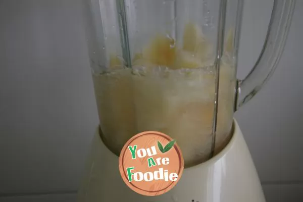 Fresh peach juice