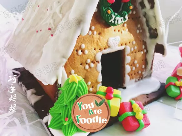 Late-gingerbread-house-----a-gingerbread-house-made-by-children