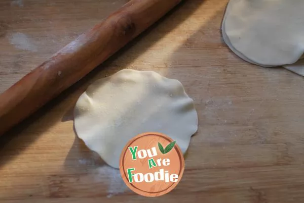 The secret of keeping the vegetable juice and keeping the dumpling stuffing from overflowing -- [celery flavored dumplings]