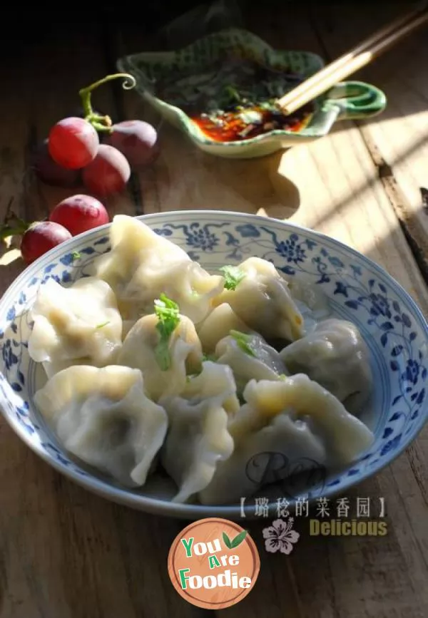 The secret of keeping the vegetable juice and keeping the dumpling stuffing from overflowing -- [celery flavored dumplings]