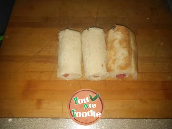 Golden toast ham roll