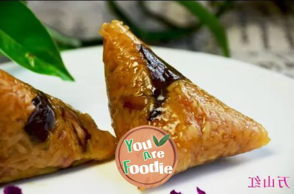 Steamed-rice-dumplings-with-preserved-meat-and-mushroom