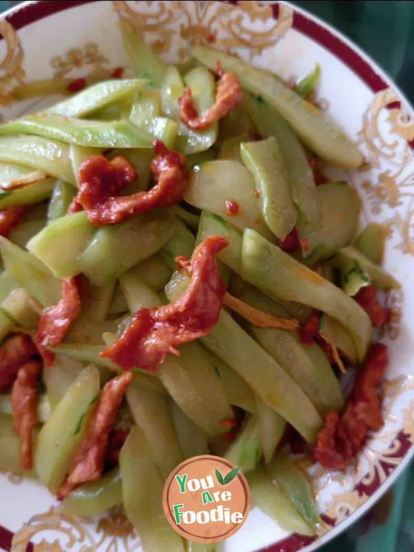 Fried pork with cucumber