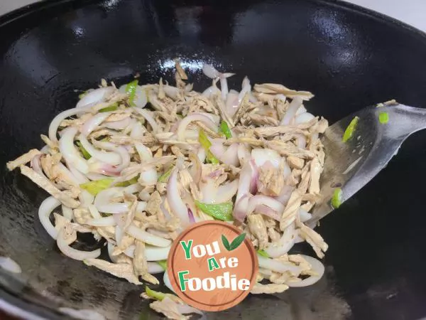 Fried bamboo shoots with onions