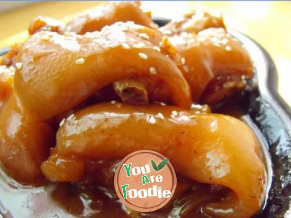 Braised pork feet in brown sauce