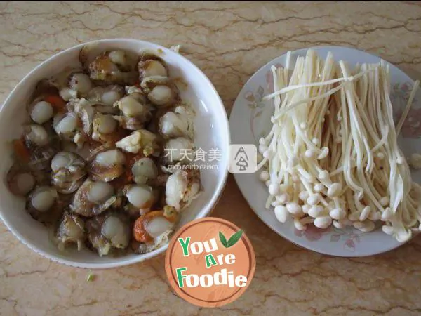 Steamed scallop with Flammulina velutipes and pickled pepper