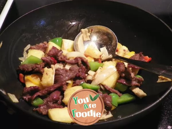 Fried beef with pineapple