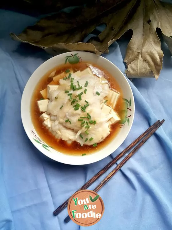 Steamed tofu with fish slices with chopped peppers