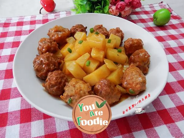 Braised pork balls with tomato sauce