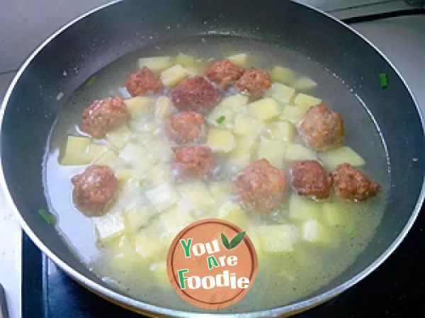 Braised pork balls with tomato sauce