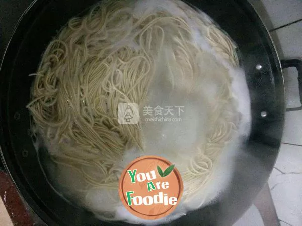 Noodles with shredded pork and green pepper