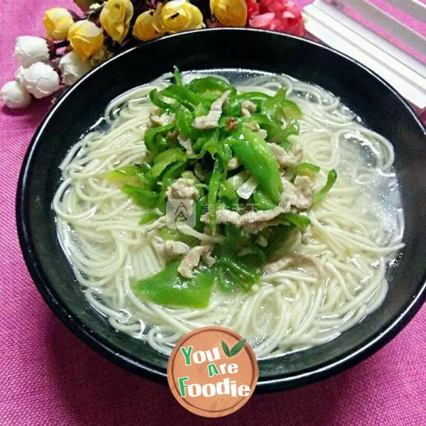 Noodles with shredded pork and green pepper