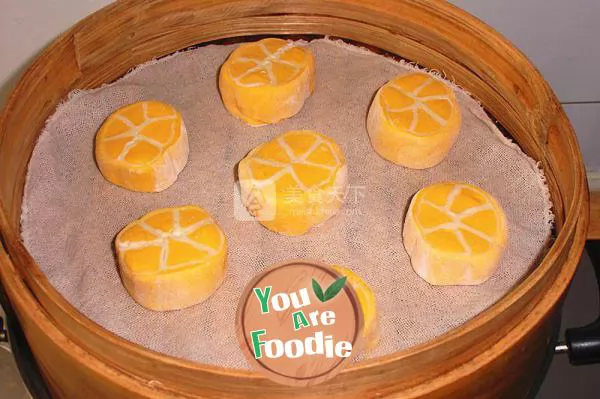 Steamed buns with patterns