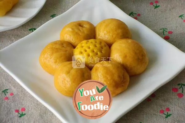 Steamed buns with patterns