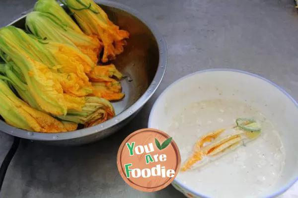 Fried pumpkin flower