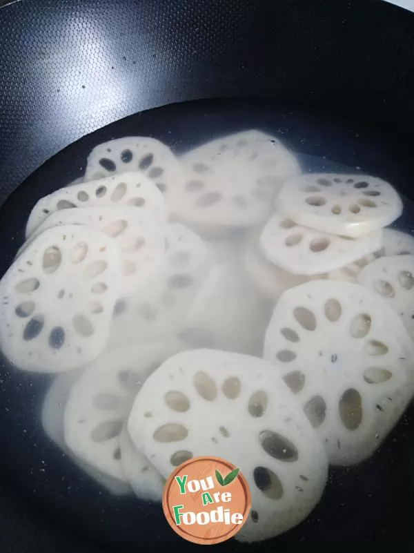 Stir fried lotus root slices