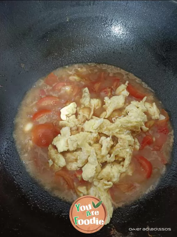 fried eggs with tomatoes