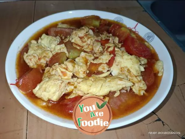 fried eggs with tomatoes