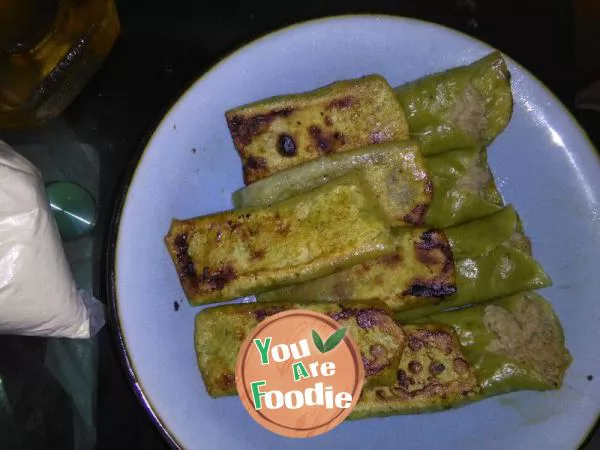 Fried dumplings with emerald pork and cabbage