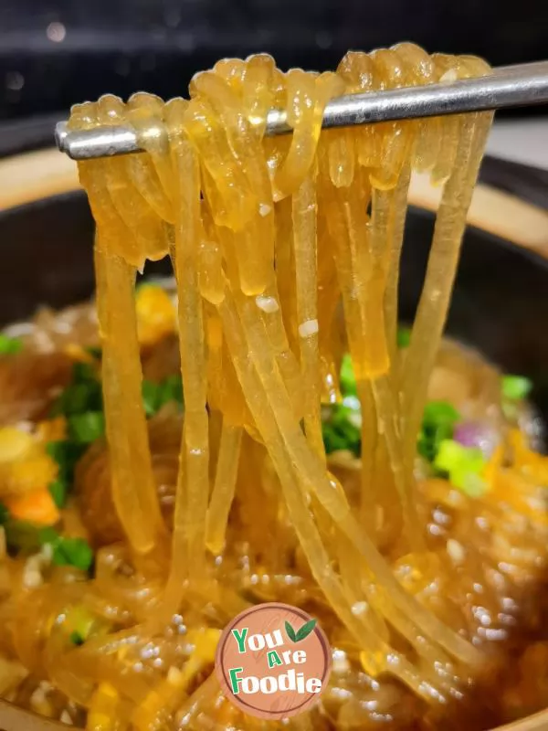 Scallops with Minced Garlic and Sweet Potato in Pot