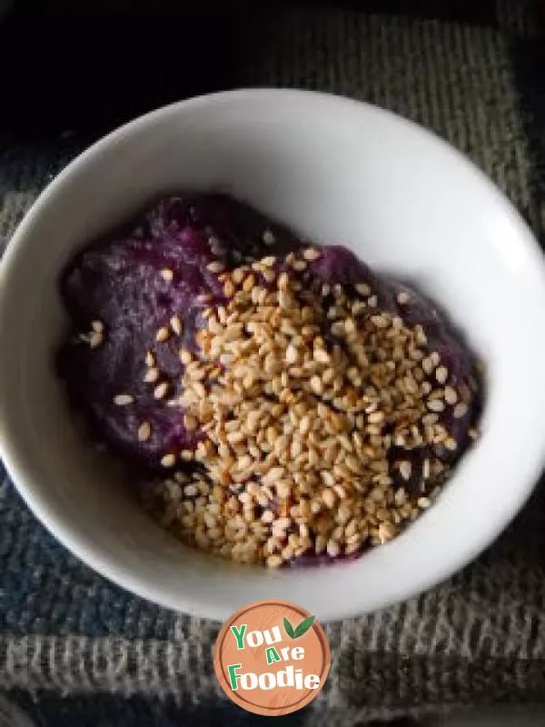 Sesame purple potato cold cake