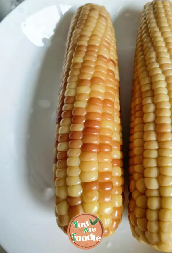 Stewed stone olive chicken soup with glutinous corn