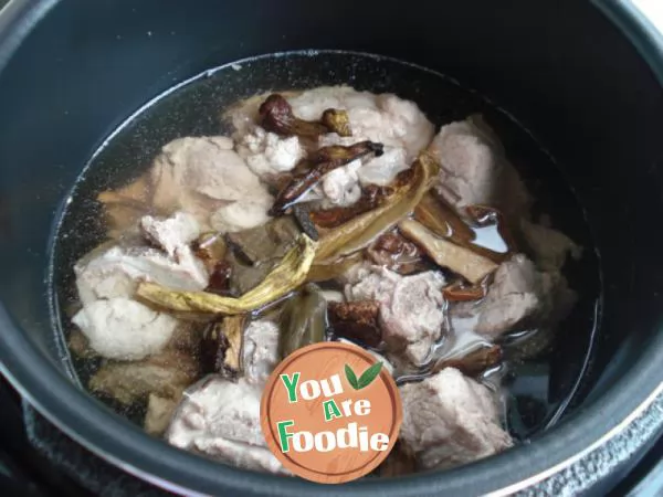 Boletus backbone soup