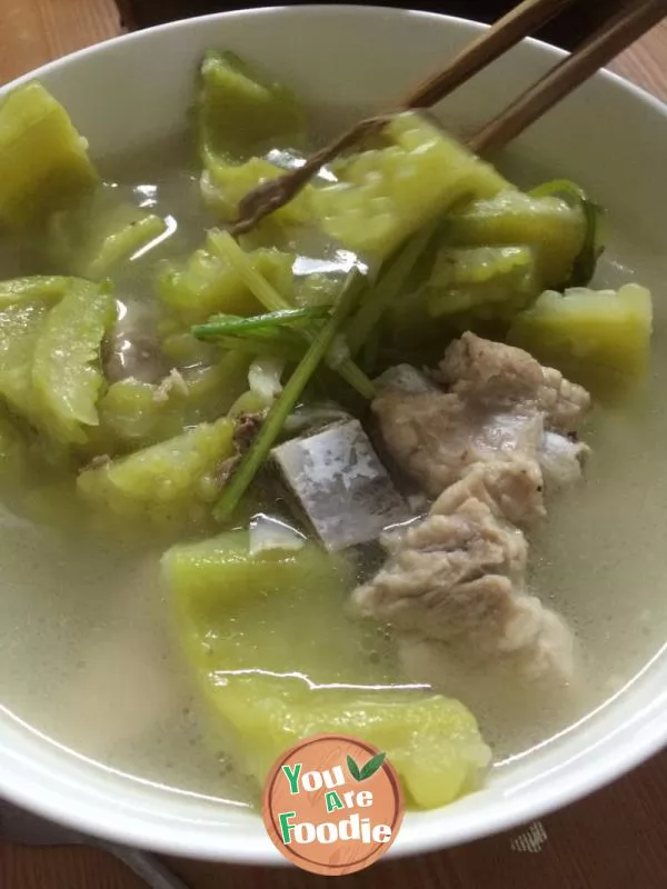 Bitter gourd spareribs soup