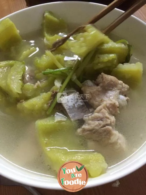 Bitter gourd spareribs soup