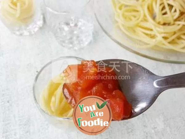 Spaghetti with tomato sauce