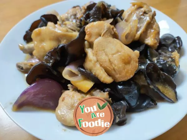 Stir-fried-chicken-with-black-fungus-and-onion