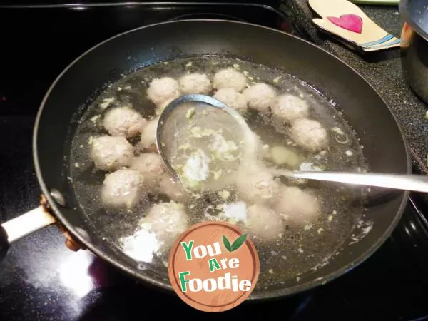 Pork balls with chives and cabbage