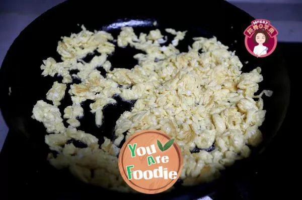 Steamed stuffed buns with eggs and vegetables