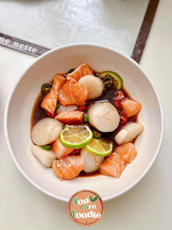 Salmon with scallops in cold sauce