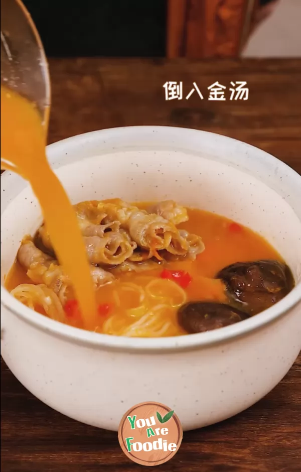 Fat beef in sour soup