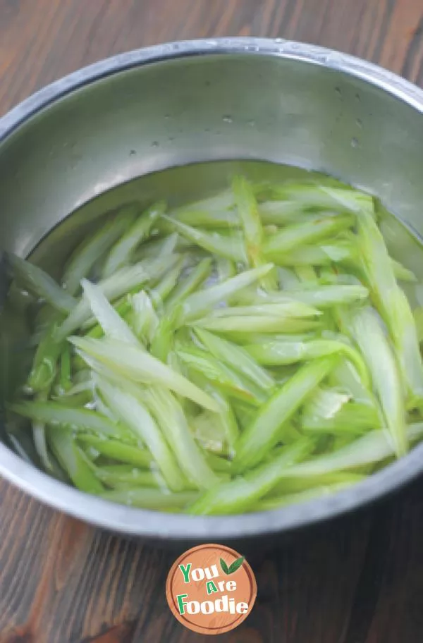 [celery and Lily] - crisp, tender and fragrant diet and health preserving vegetarian food