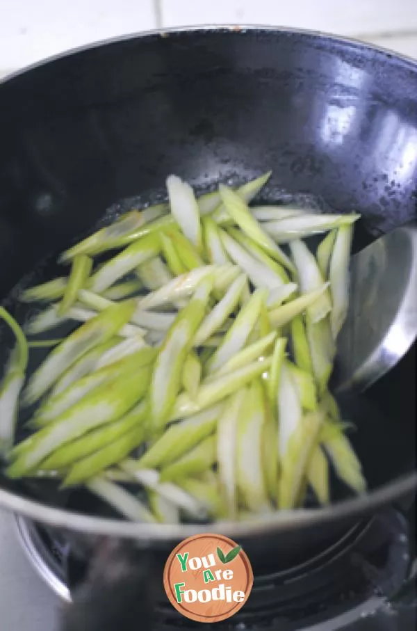 [celery and Lily] - crisp, tender and fragrant diet and health preserving vegetarian food