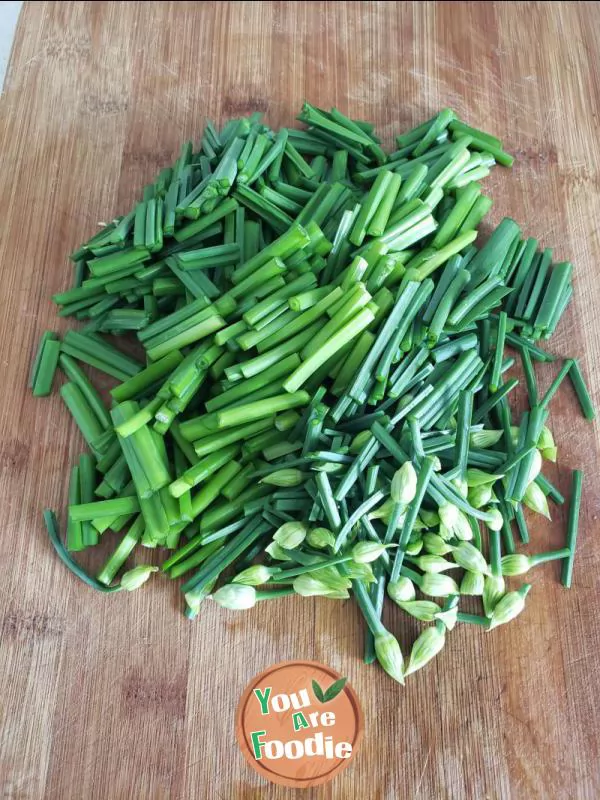 Fried shredded pork with leek moss