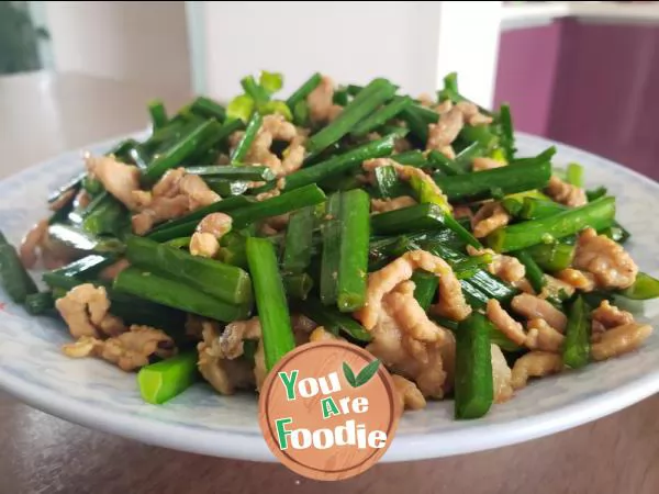 Fried shredded pork with leek moss