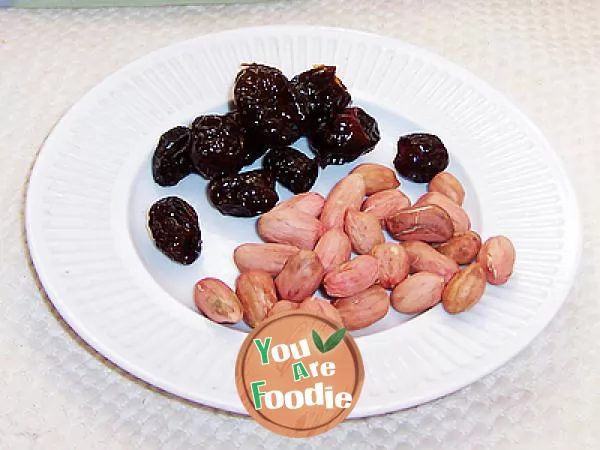 Peanut, sweet jujube and sweet potato porridge for invigorating the middle school and Qi, strengthening the spleen and stomach