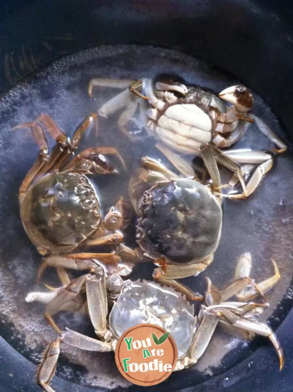 Stir fried crab with spicy sauce